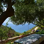 Mirror Ksamil - Zervo Apart Otel 3*