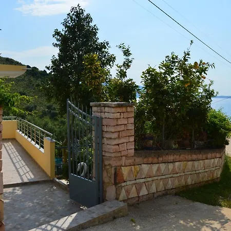 Mirror Ksamil - Zervo アパートホテル 3*