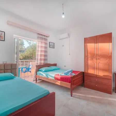 アパートホテル Mirror Ksamil - Zervo Sarandë